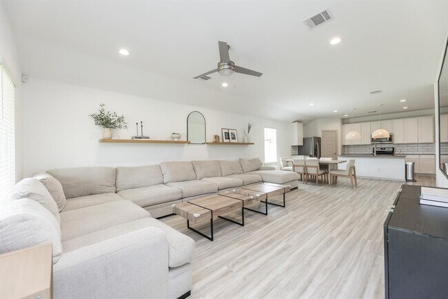 Building Photo - 6803 Telford Holw Trl