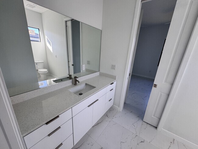 Building Photo - 1027 Kismet Pkwy