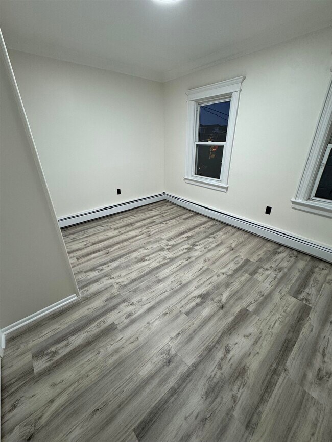 Building Photo - 1417 6th St