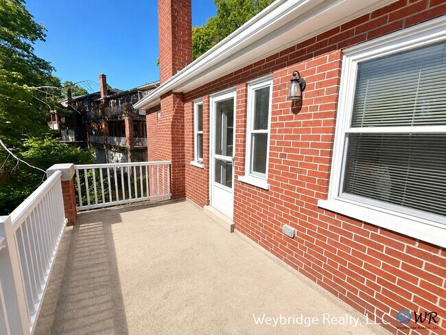 Building Photo - 3518 Hazelwood Ave