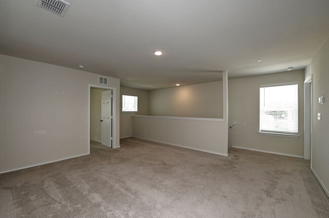 Building Photo - 4 BEDROOM  |  LOFT  |  3 BATH  |  4th BEDR...