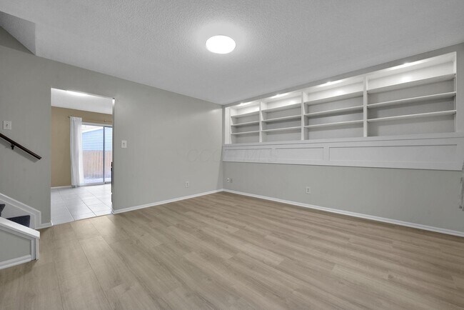 Building Photo - 4550 Glenhaven Dr