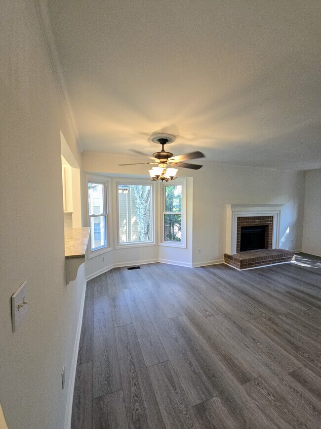 Building Photo - 5034 Laurel Bridge Dr SE