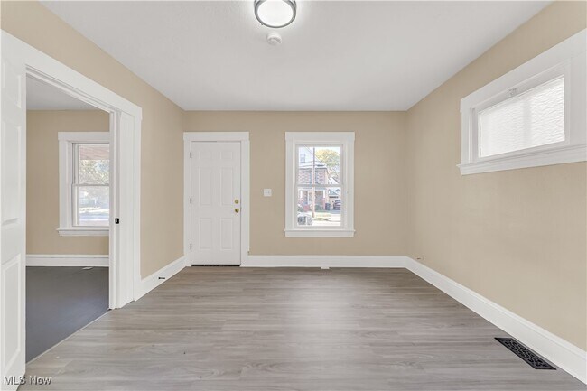 Building Photo - 3865 W 16th St