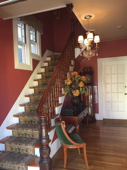 Foyer - 59 Halsey St