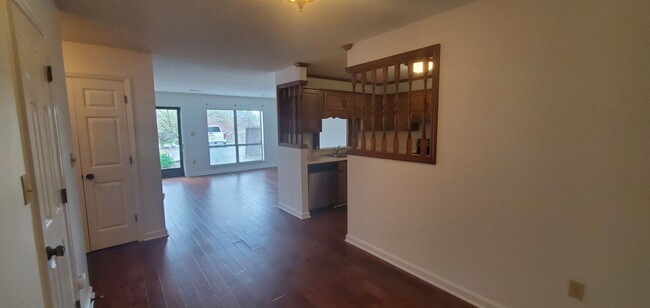 Building Photo - Maryville 37803 - 2 bedroom, 2 bath condo ...