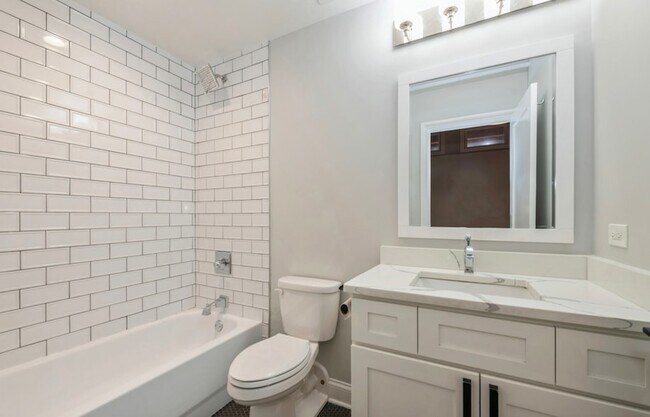 Building Photo - 1500 W Monroe St