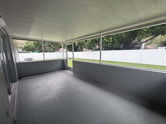 Building Photo - Southport Home