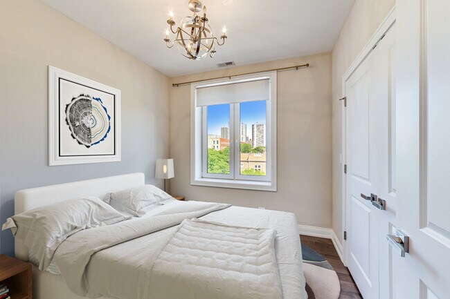 Building Photo - 317 W Evergreen Ave