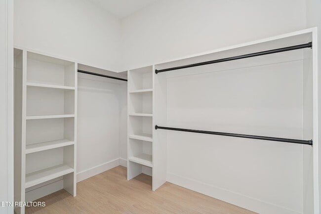 Building Photo - 7826 S Northshore Dr