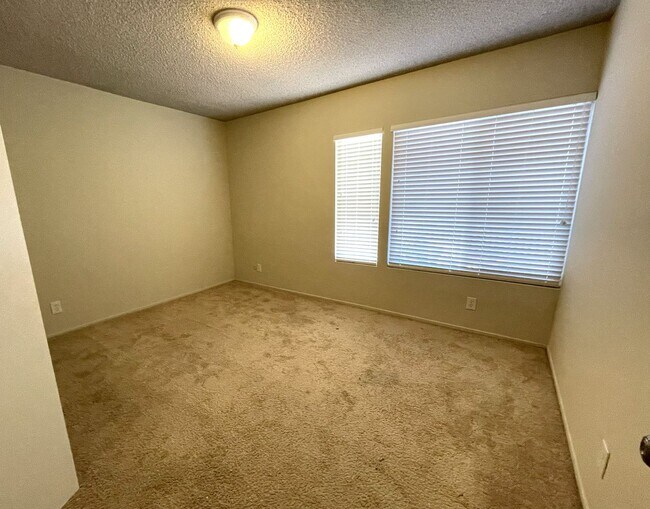 Building Photo - 1704 S Fern Ave