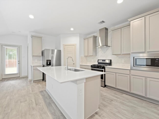 Building Photo - 12733 Ermine St