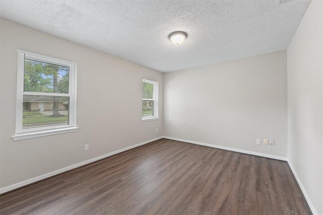 Building Photo - 7103 Foxway Ln
