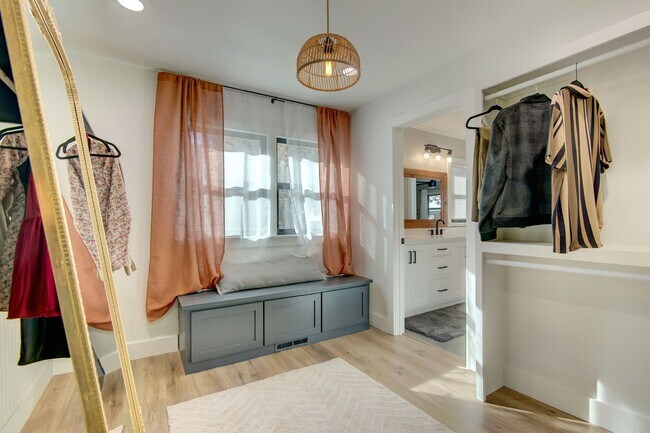 Building Photo - Gorgeous, updated home, turn-key and ready...