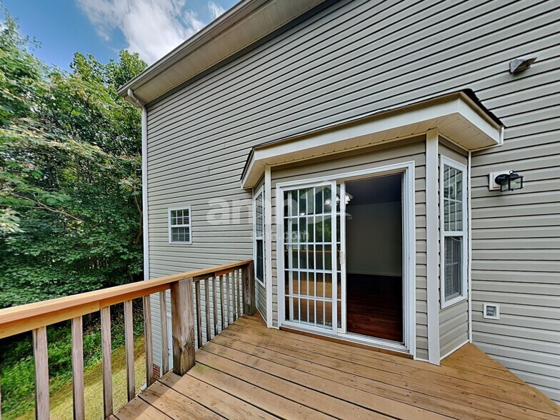 Building Photo - 211 Juniper Leaf Way