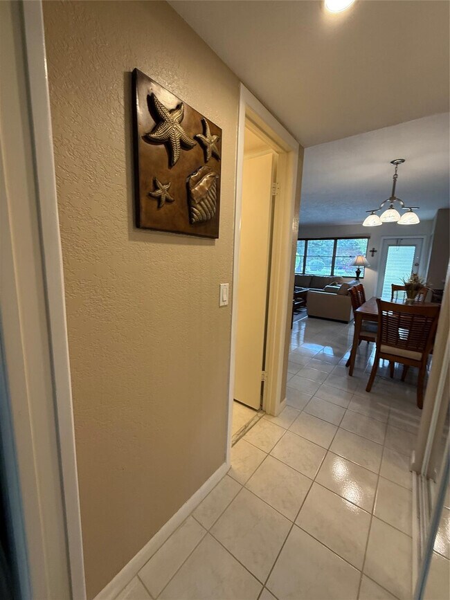 Building Photo - 42 Tilford C