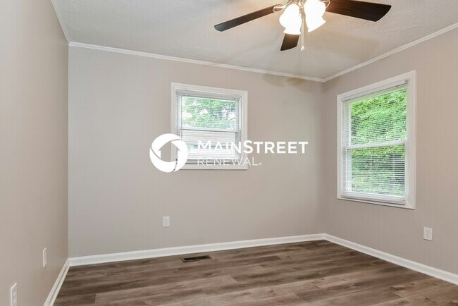 Building Photo - 3 Bedroom Pet-Friendly Home in GREENSBORO,...