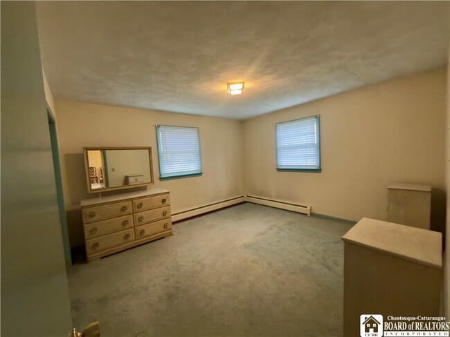 Building Photo - 32 Maple St