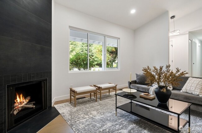 Building Photo - 914 198th Pl SW