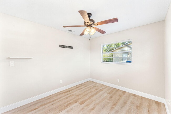 Building Photo - 2160 Fairlane Dr