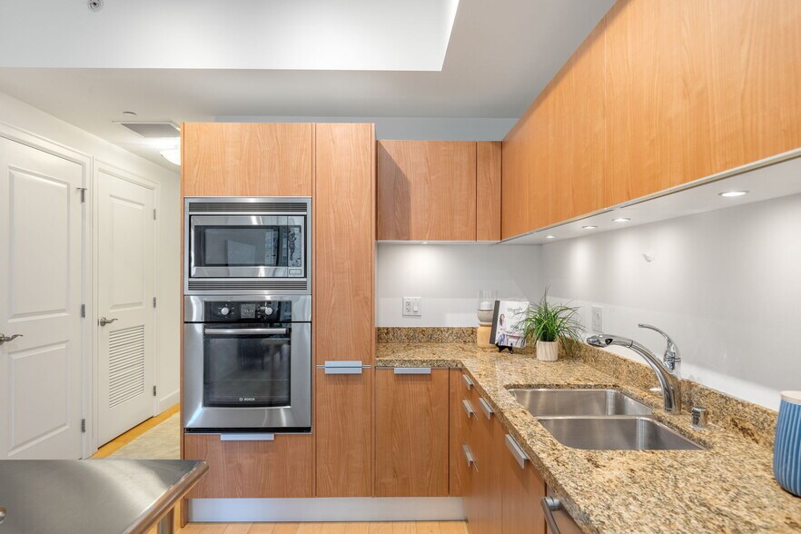 Building Photo - 1920 4th Ave