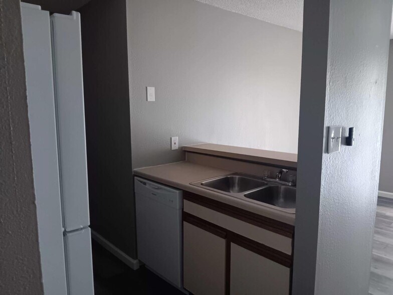 Building Photo - 311 Cedarview Ct