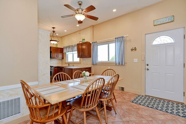 Building Photo - WINTER RENTAL: Two Beaches Cottage