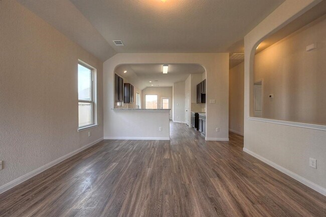 Building Photo - 2206 Spring Hollow Dr