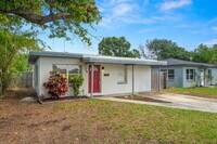 Building Photo - Home For Rent in St Petersburg!