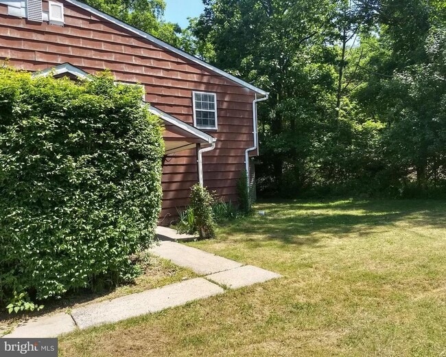 Building Photo - 743 Jackson St