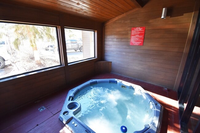 Building Photo - Long Term Rental- Cedar Lodge 207