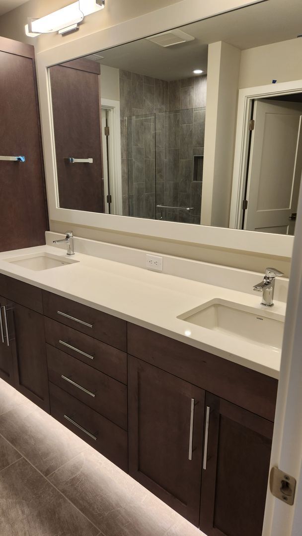 Building Photo - Luxury 3  Bedroom 2.5 Bath Townhome Located in Kirkland