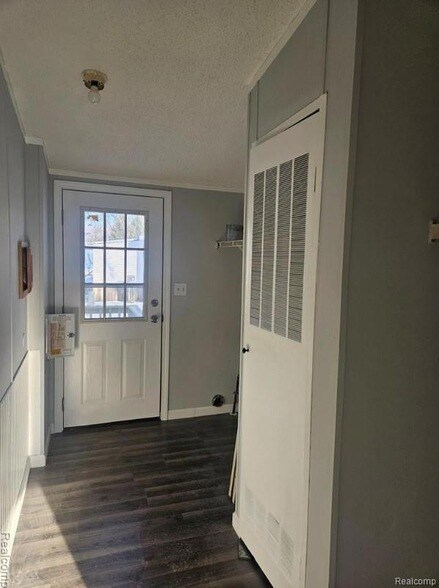 Building Photo - 6274 Cree Ct