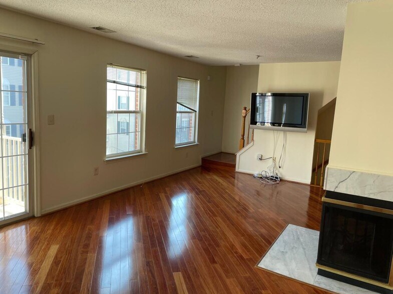 living 4 - 63 Marrow St