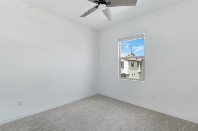 Building Photo - *Like Brand New Luxurious Modern 3 Bedroom 2 Bath Townhome in Warner Meadows!**