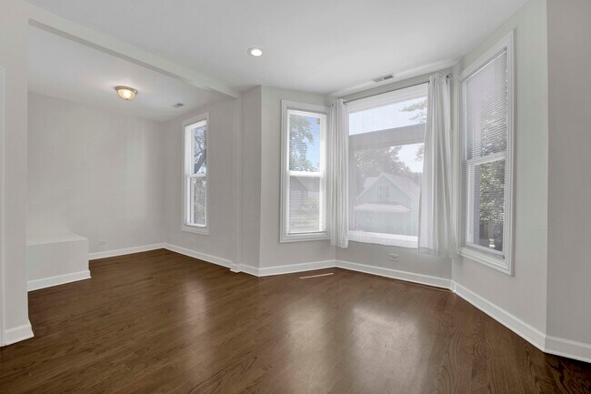 Building Photo - 1821 N Tripp Ave