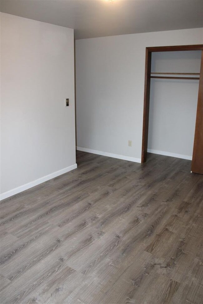 Building Photo - 2 Bedroom, 1 Bathroom Duplex!!!!