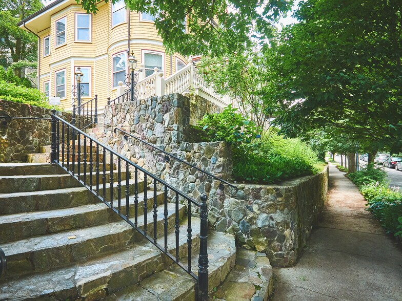 Building Photo - 18 Atherton Rd