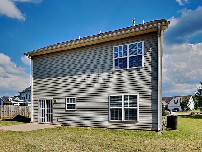 Building Photo - 10 Swenson Ct