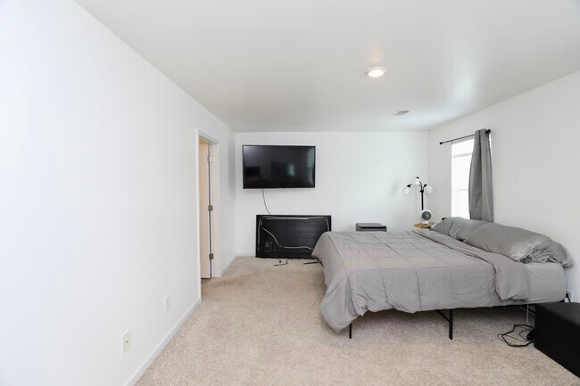 Building Photo - 2037 Elmridge Rd