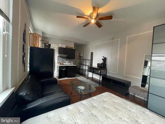 Building Photo - 1324 Locust St