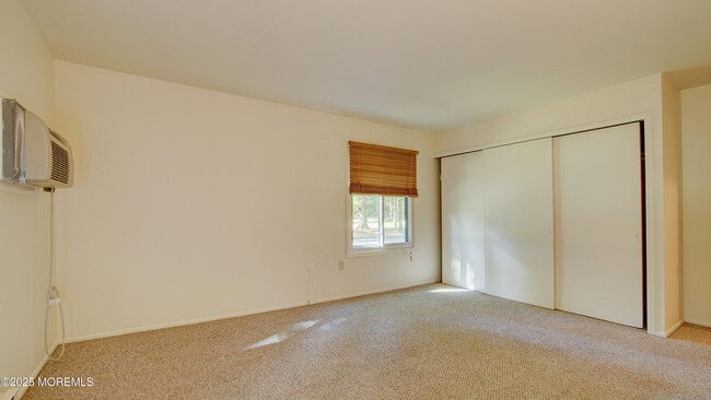 Building Photo - 138 Amberly Dr