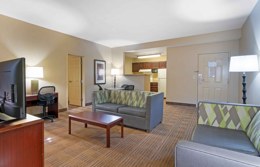 Building Photo - Furnished Studio-Kansas City - Overland Park - Metcalf Ave