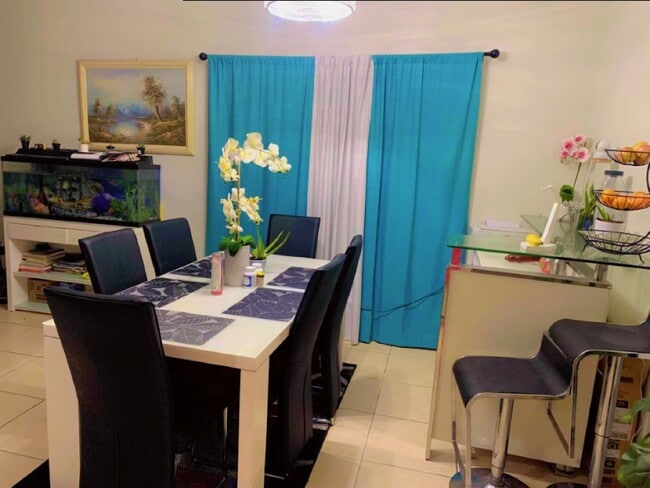 Building Photo - 3005 NW 30th Ave