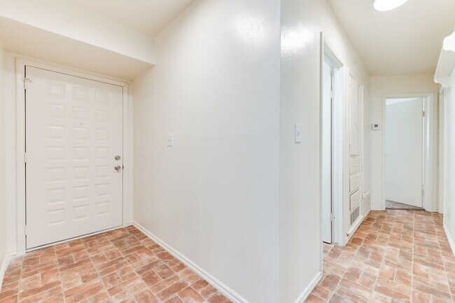 Building Photo - 5911 NW 30th St