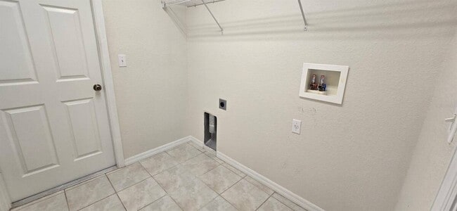 Building Photo - 113 Teak Rd