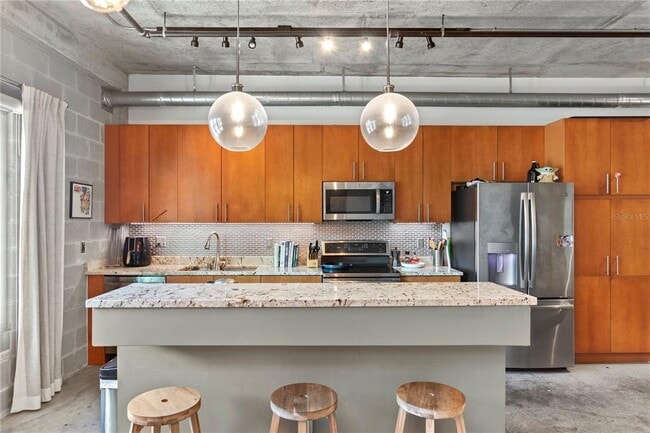 Building Photo - 1212 E Whiting St