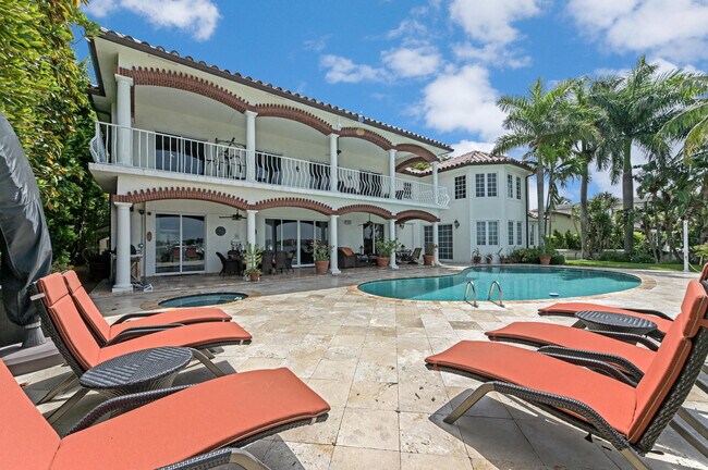 Building Photo - 825 Marbella Ln