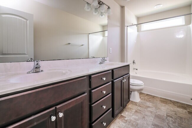 Building Photo - 280 Lakemont Dr
