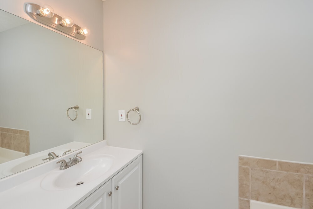 Building Photo - 381 Canterbury Ln